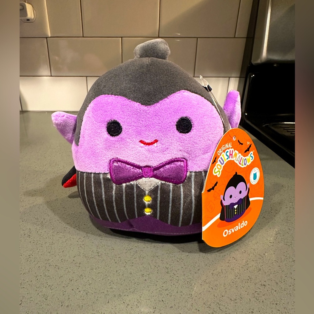 Squishmallows FTM Osvaldo Dracula NWT 5 inches